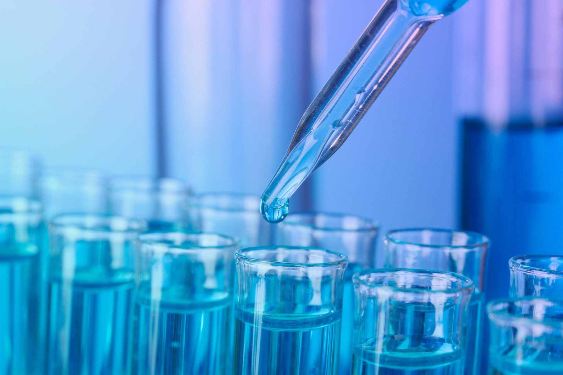 Dosing Dropping liquid in test tubes